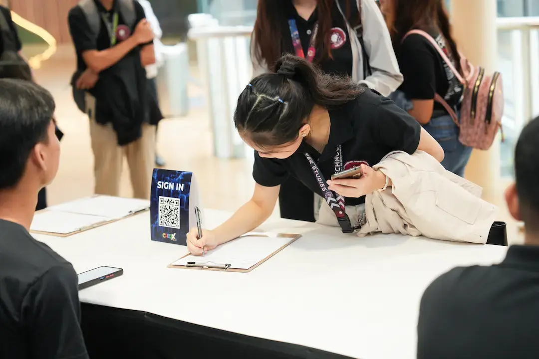 lady registering for an event